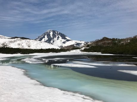 4月～5月 残雪の羅臼湖
